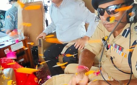 Divisional Commissioner and DIG showered flowers on Kanwariyas from helicopter