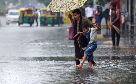 Heavy rain in Delhi-NCR causes waterlogging on roads, Traffic jam disrupts life