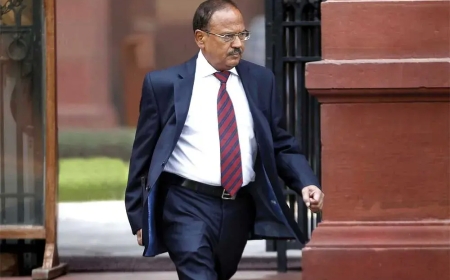 इधर ट्रंप दे रहे धमकी पर धमकी, उधर पुतिन से मिलने पहुंचे अजीत डोभाल