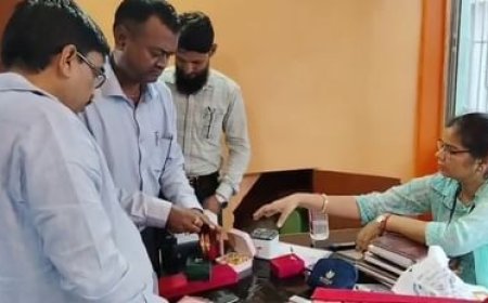 Cash and jewellery worth lakhs recovered from engineer's house in Patna, As soon as EOU arrived, notes worth 12.50 lakhs were flushed down the toilet