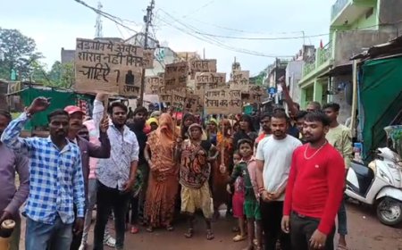 Villagers of Badgaon protest on the streets against illegal liquor sale, Allegation of police protection