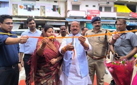 आकांक्षा हाट का मंत्री श्री जायसवाल और सांसद ने किया शुभारंभ, महिला समूहों को आर्थिक सशक्त करने व हस्तशिल्पियों के उत्पाद को किया जा रहा प्रोत्साहित