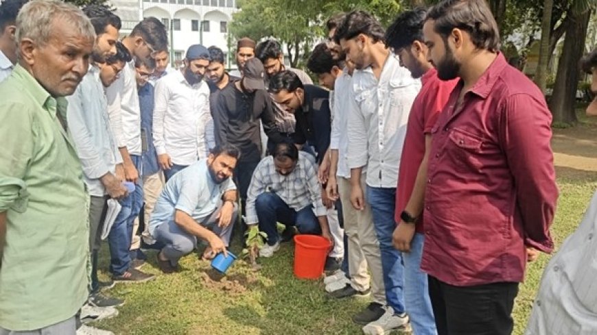 The 76th birthday of the country's illustrious Prime Minister Narendra Modi was celebrated with great pomp at Jamia Tibbia College, Deoband.
