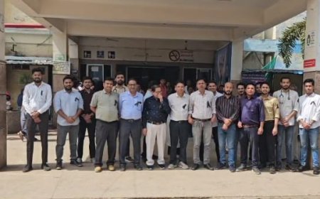 Doctors Protest in Shajapur, Black Band Demonstration in Support of Doctor Accused in Chhindwara Syrup Scandal