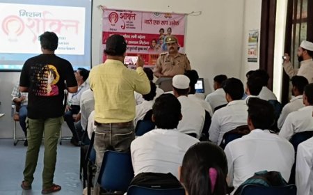 Mission Shakti 5.0: A discussion on cybercrime was held at Islamia Degree College, Deoband. Information on cybercrime and ways to prevent it were provided.