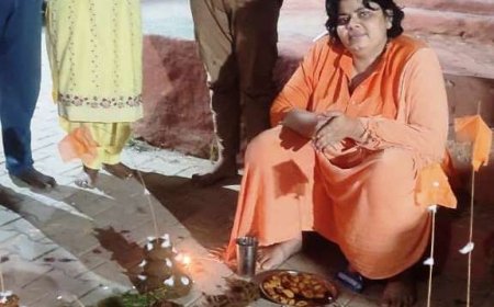 Govardhan Puja was performed at the Shri Markandeshwar Mahadev Temple, modeled after Mathura-Vrindavan, Saints and women created an idol of Govardhan Maharaj from cow dung