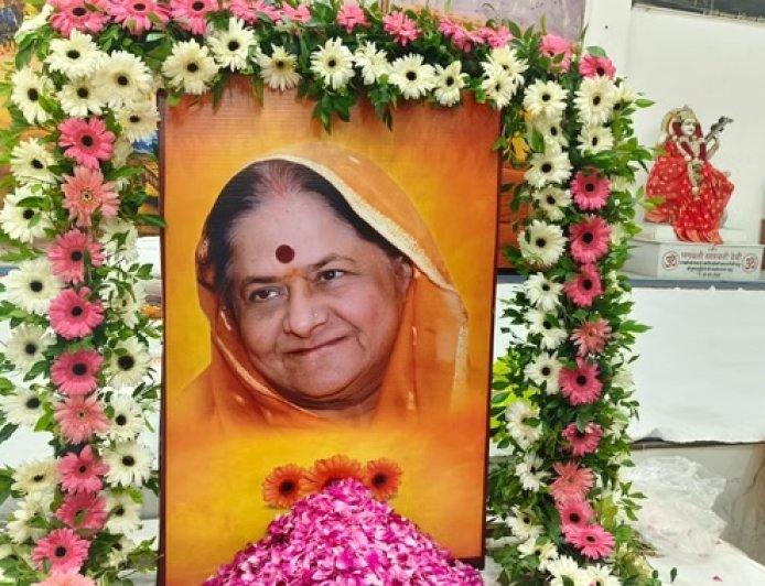 इंदौर में एक उठावना ऐसा भी, त्यौहार होने के कारण नहीं की रिश्तेदारों-परिचितों को शवयात्रा की खबर