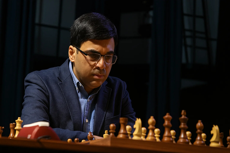 Kasparov takes early lead over Anand, Defeats Indian chess legend in third game