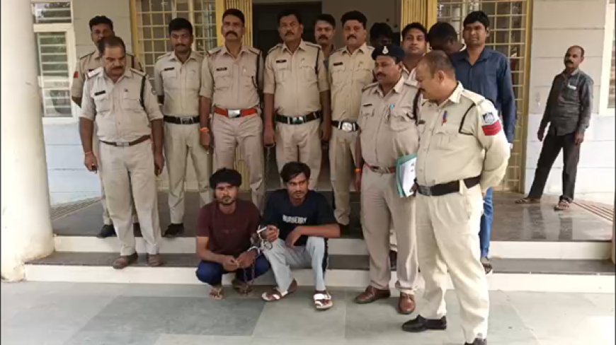 सिगरेट विवाद में चाकूबाजी करने वाले दो आरोपी गिरफ्तार, पुलिस ने बाजार में निकाला जुलूस