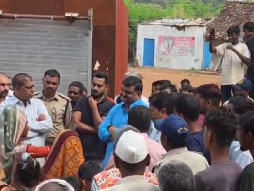 कटनी के बहोरीबंद में महिलाओं का गुस्सा फूटा, विधायक के सामने डंडे लेकर उतरीं सड़क पर!